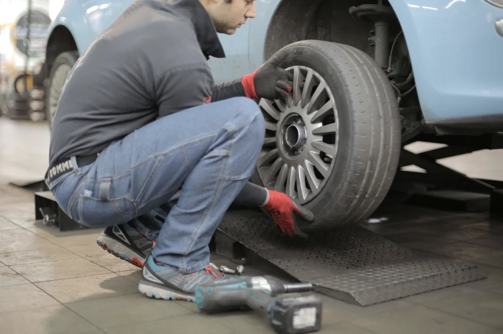 24 Hour Tyre Service Singapore, Man changing tyres